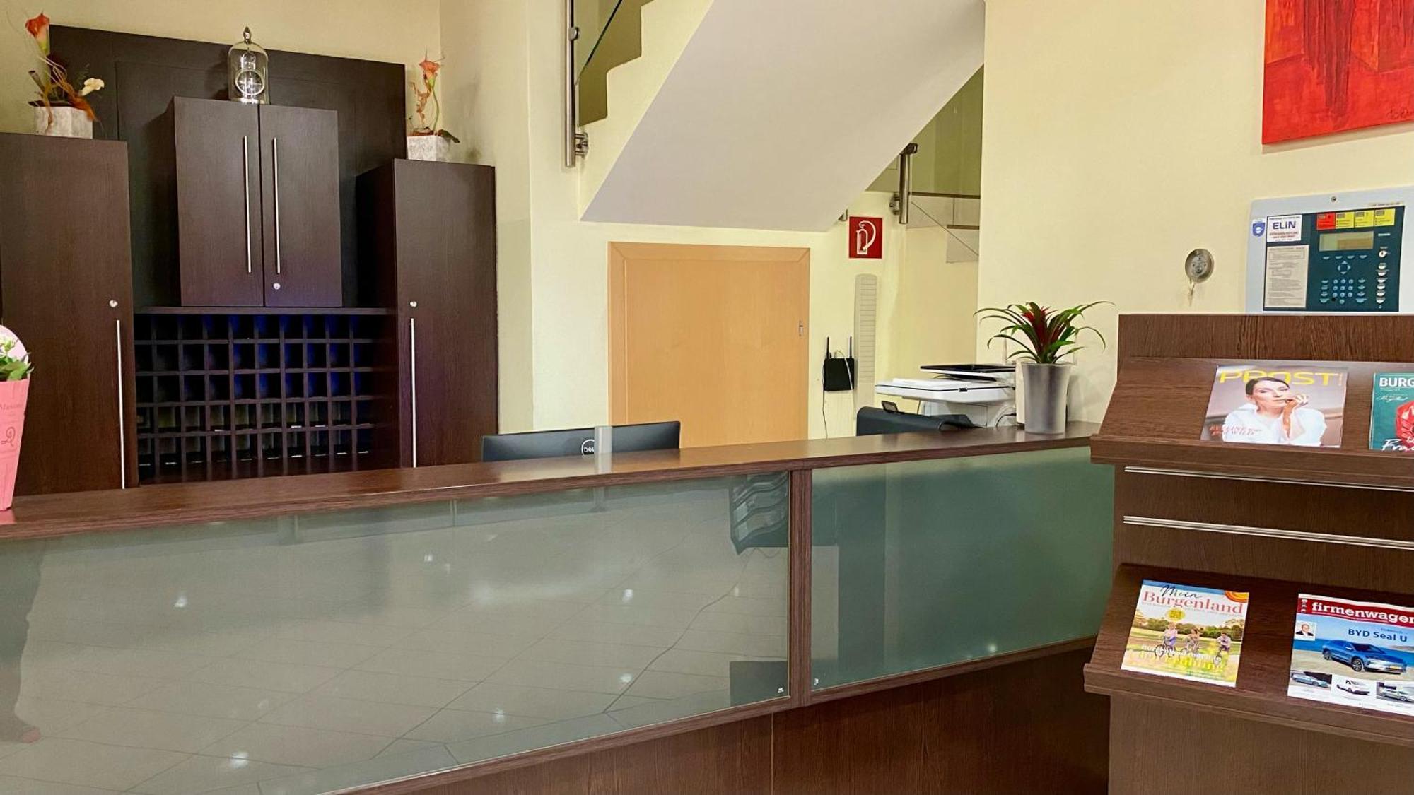Weinland Hotel Donnerskirchen ภายนอก รูปภาพ