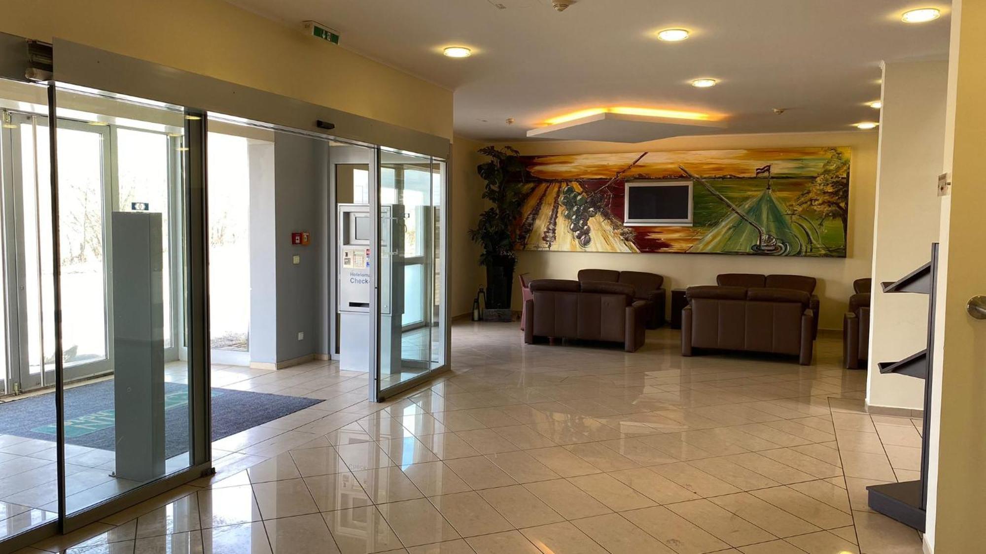 Weinland Hotel Donnerskirchen ภายนอก รูปภาพ