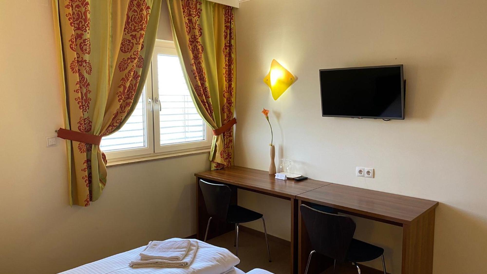 Weinland Hotel Donnerskirchen ภายนอก รูปภาพ