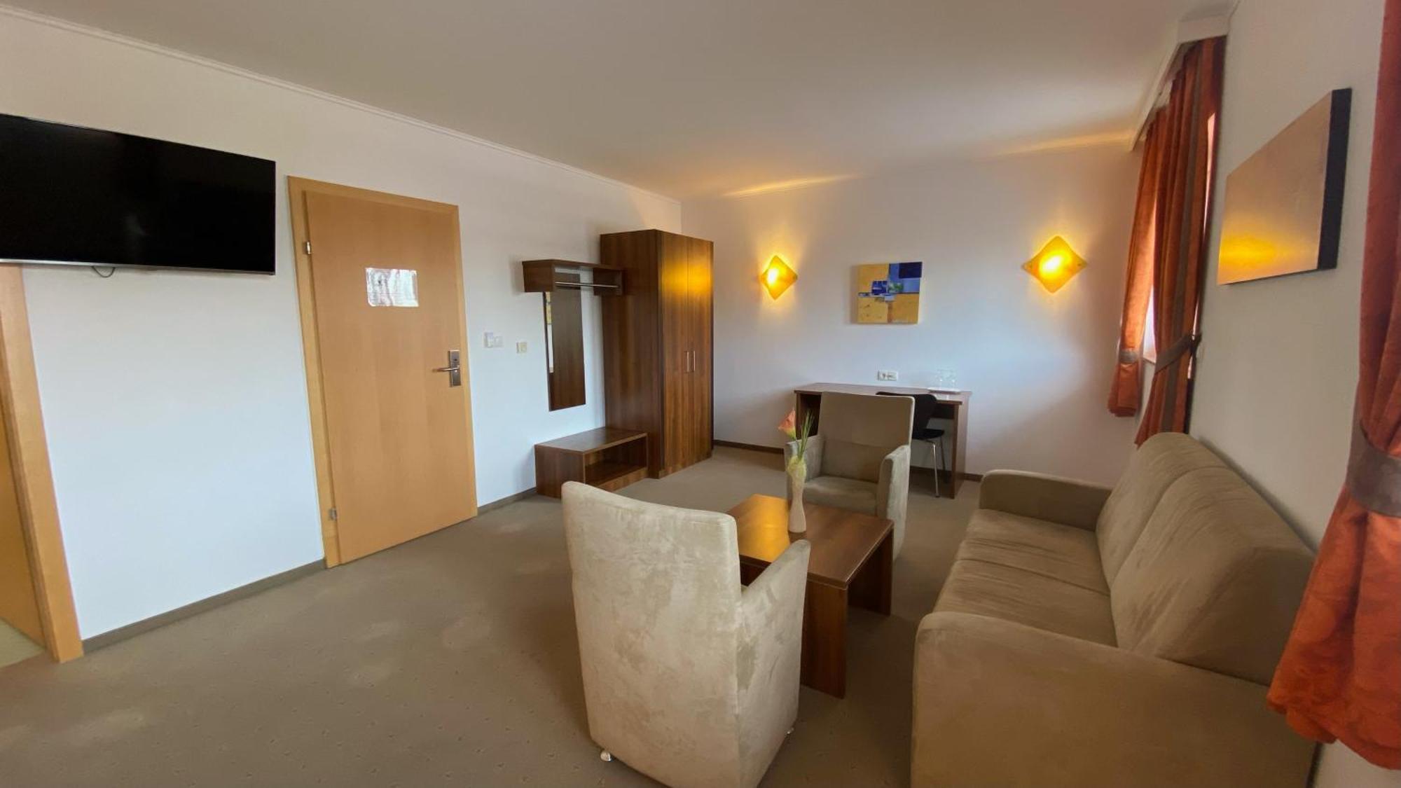 Weinland Hotel Donnerskirchen ภายนอก รูปภาพ