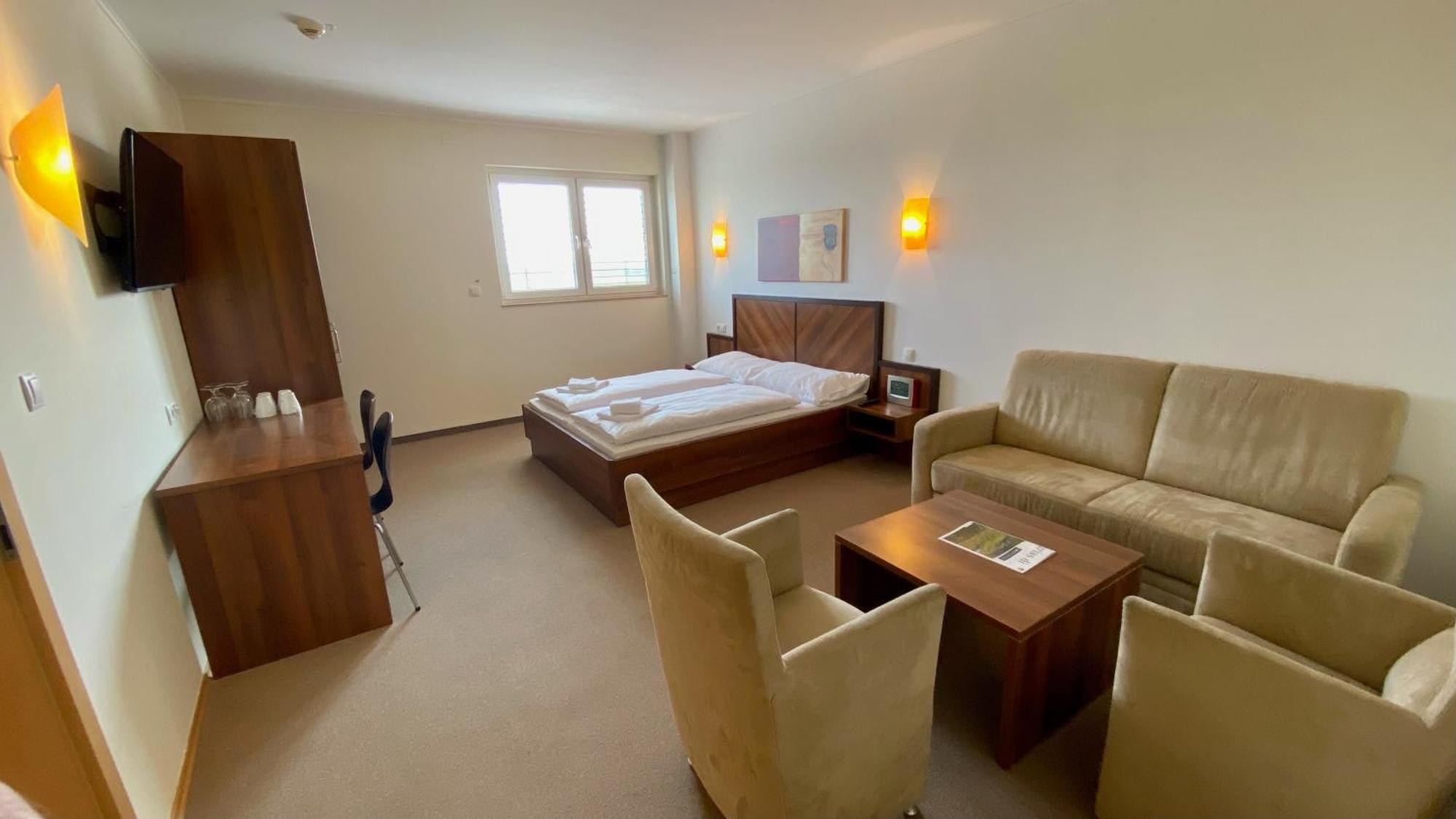 Weinland Hotel Donnerskirchen ภายนอก รูปภาพ