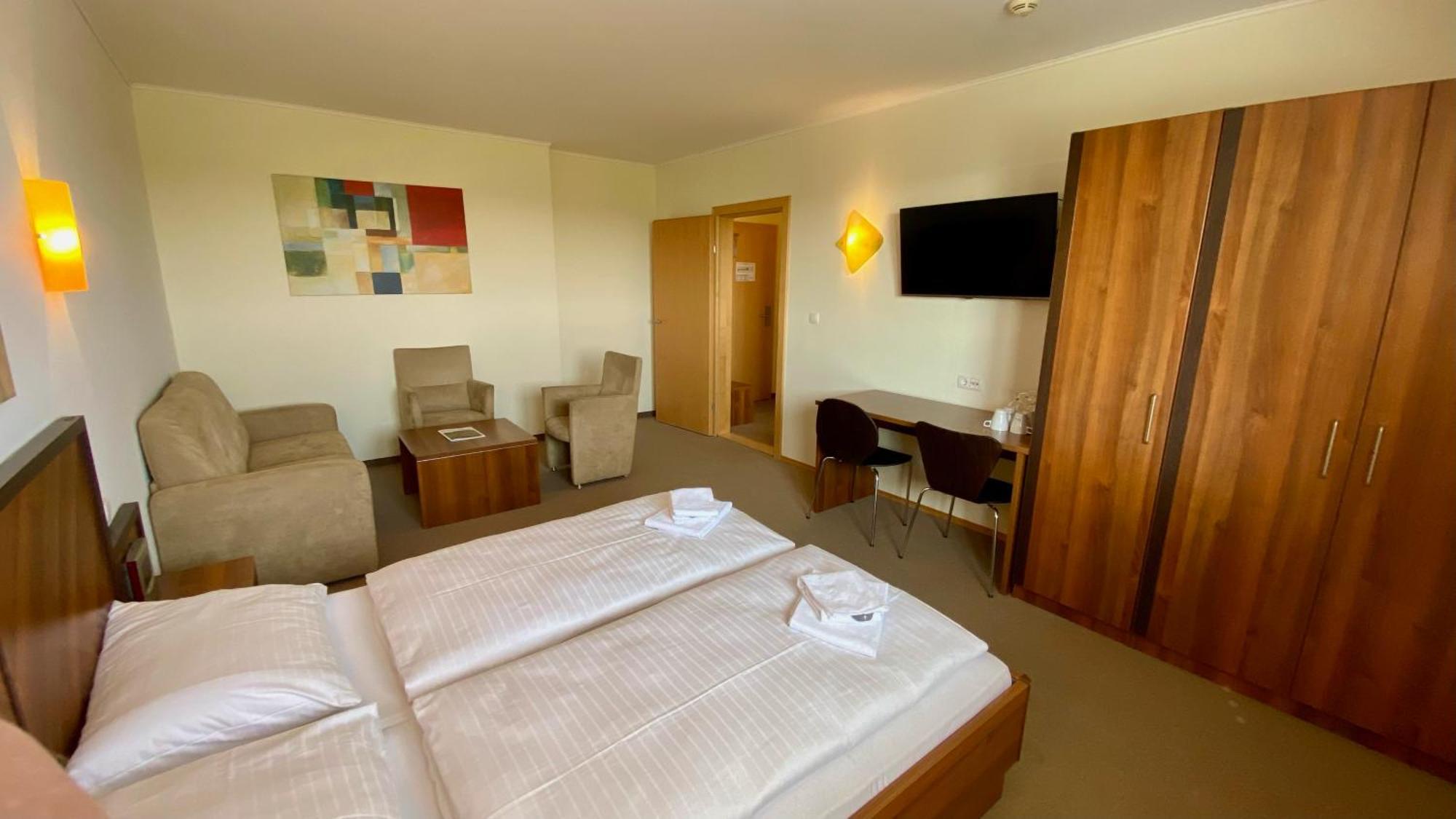 Weinland Hotel Donnerskirchen ภายนอก รูปภาพ