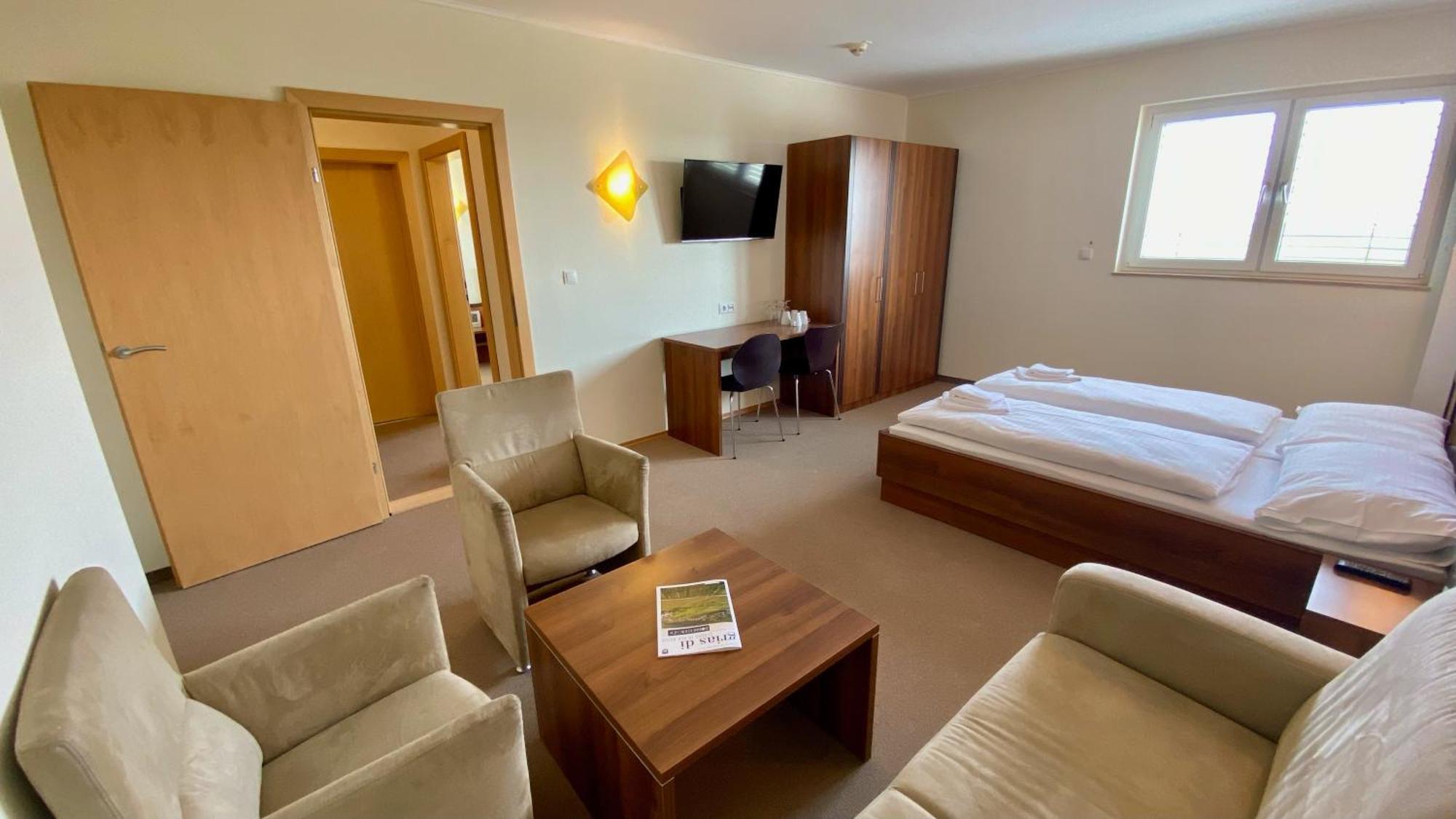 Weinland Hotel Donnerskirchen ภายนอก รูปภาพ